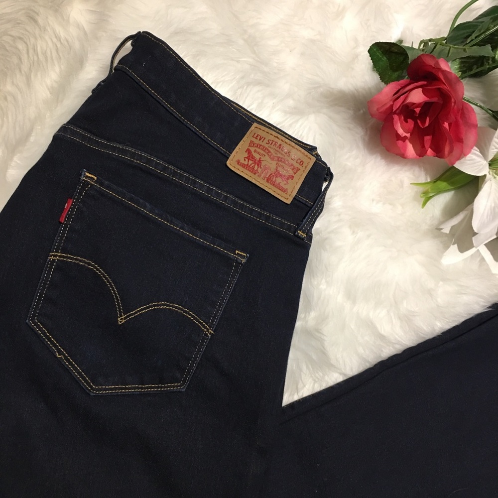 SOLD! Levis 315 Shaping Stretch Bootcut Dark Blue